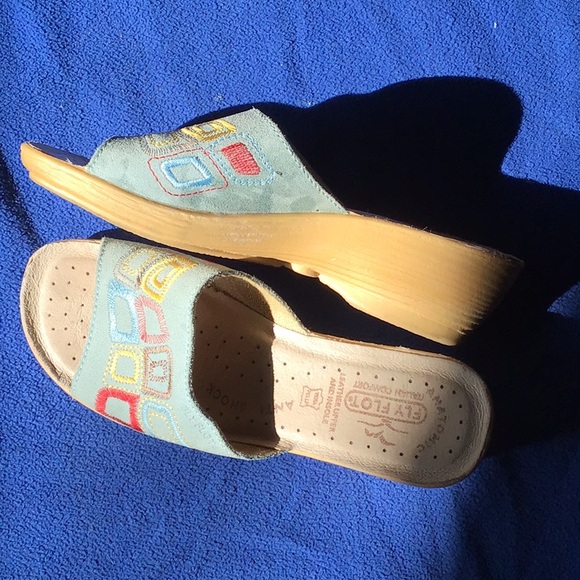 Colorful Italian shoe. Size 8 - Picture 3 of 5